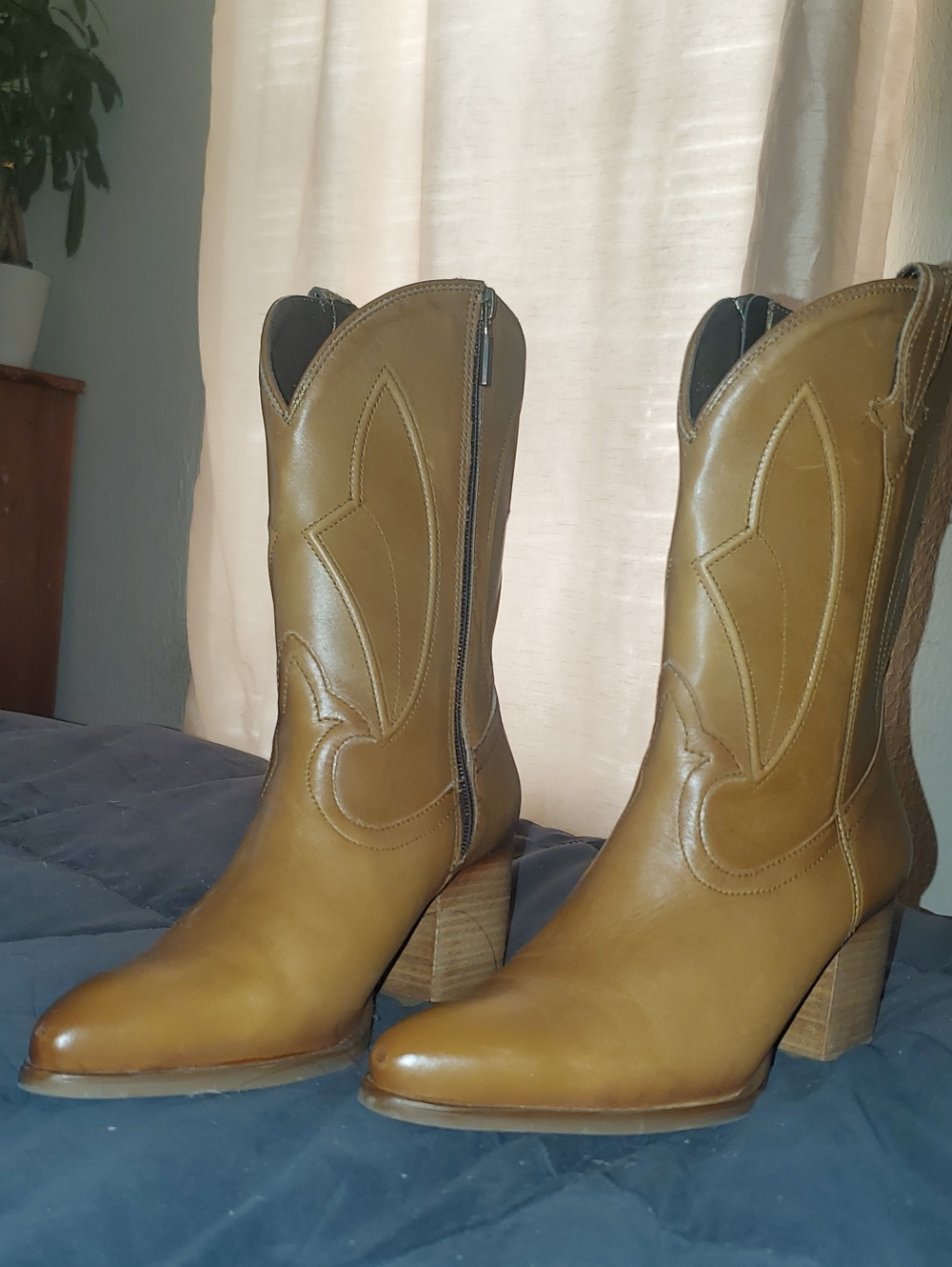 Women's Tan Western Block Heel Boots